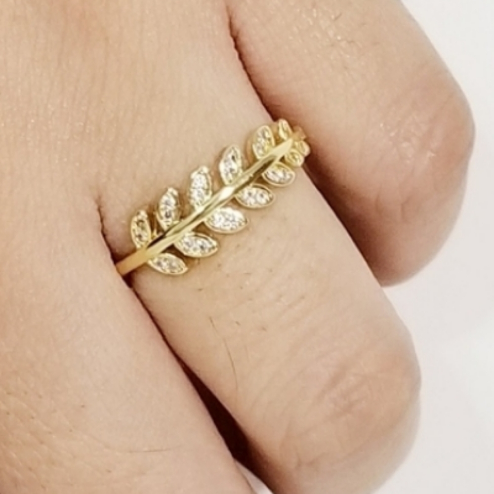 18L Gold Plated Leaf Minimalist Women's Ring. Adjustable